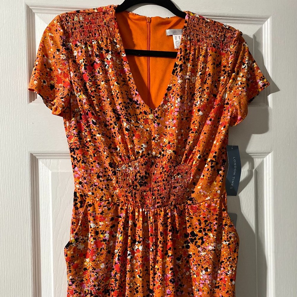 LONDON TIMES V-Neck Printed Smocked Waist Romper . Size: M (8-10)